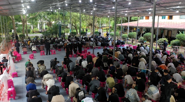 2349名電信網(wǎng)絡(luò)詐騙犯罪嫌疑人一次性移交我方。公安部供圖