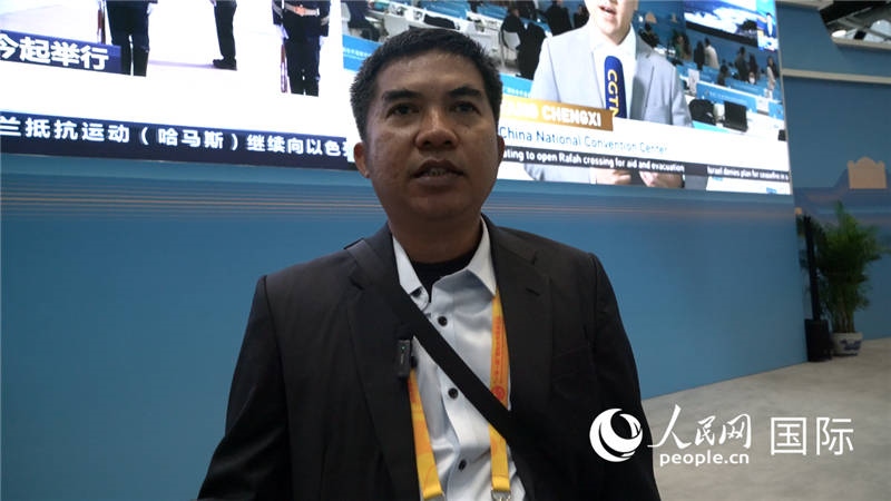 印尼《辛加朗綜合日報》記者班邦·蘇利斯提奧（Bambang Sulistio）與記者交談。人民網(wǎng) 楊春燕攝