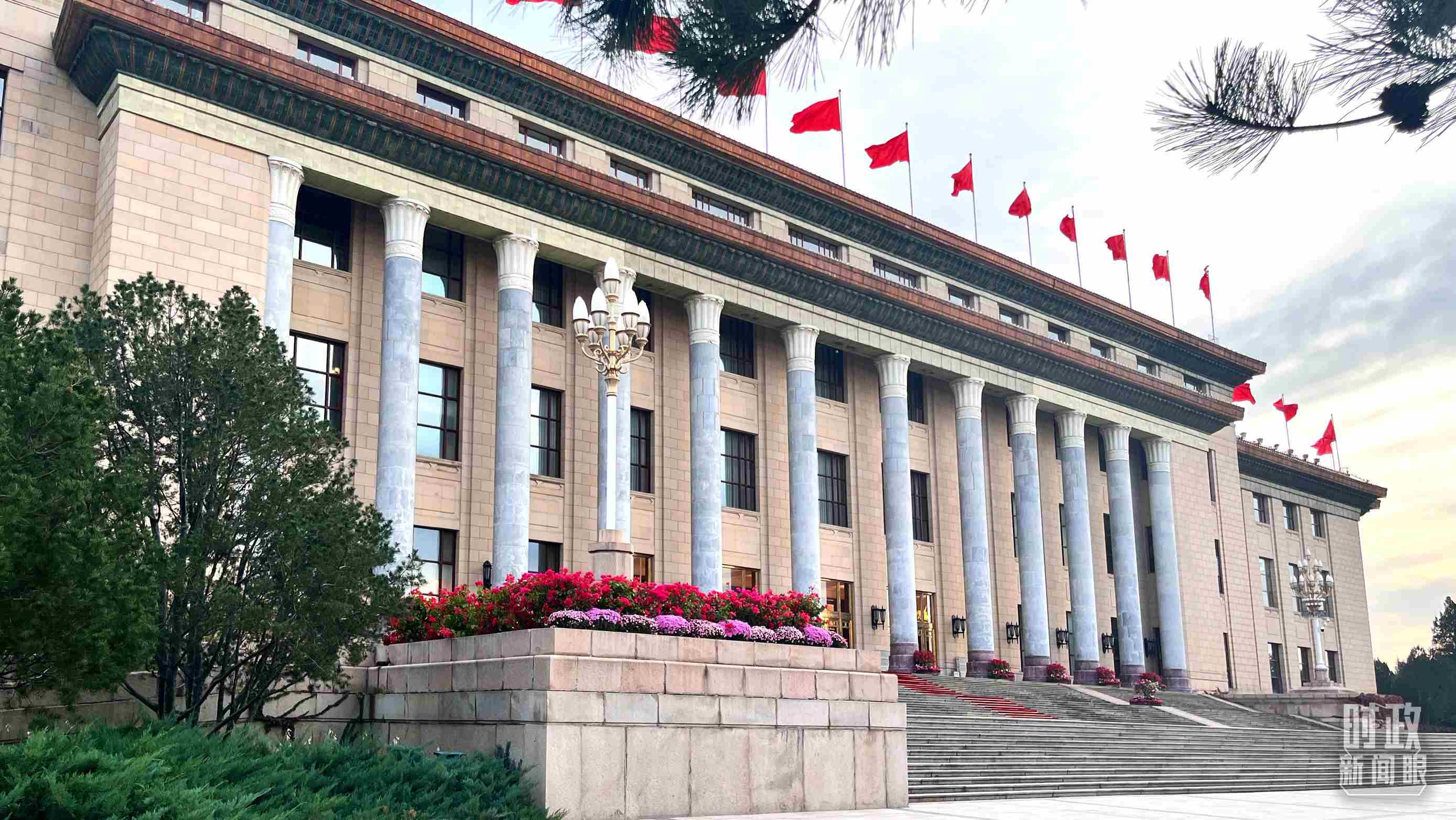 △10月18日，5場(chǎng)會(huì)談會(huì)見在北京人民大會(huì)堂舉行。（總臺(tái)央視記者張垚拍攝）