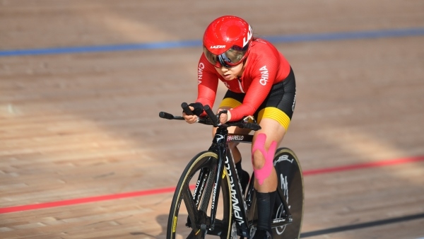 10月23日，杭州第4屆亞殘運會場地自行車女子個人C4-5級3000米追逐賽金牌賽舉行。圖為中國隊選手季子賢在比賽中。圖片來源：杭州亞殘組委會