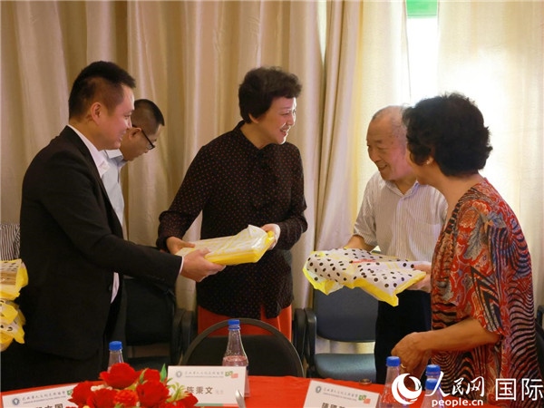 當(dāng)?shù)貢r(shí)間10月23日，國(guó)務(wù)院僑務(wù)辦公室主任陳旭在巴西華人文化交流協(xié)會(huì)會(huì)館出席里約僑界舉辦的重陽節(jié)敬老聯(lián)歡活動(dòng)。人民網(wǎng)記者 陳海琪攝