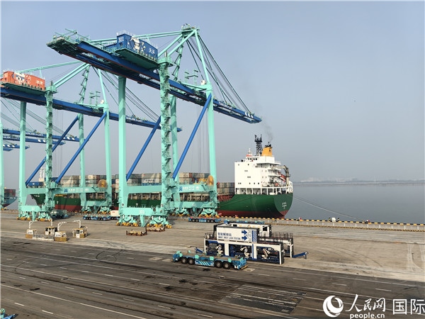 天津港北疆港區(qū)C段智能化集裝箱碼頭。人民網(wǎng)記者 符園園攝