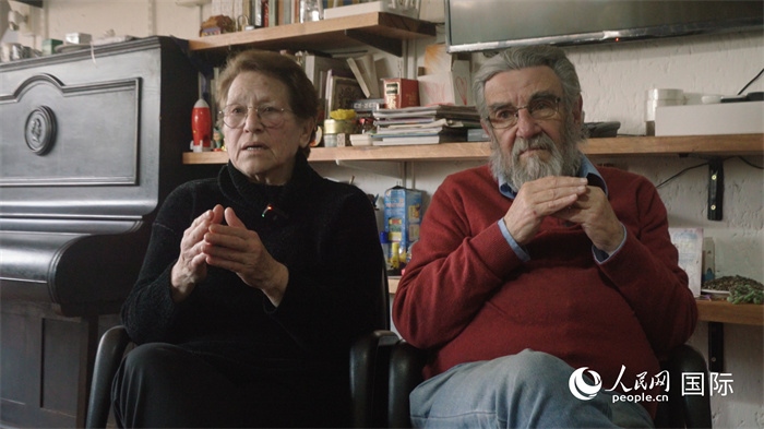 艾麗西亞·奧夫雷貢（左）和馬里奧·帕佐斯接受人民網(wǎng)專訪。人民網(wǎng)記者 張若涵攝