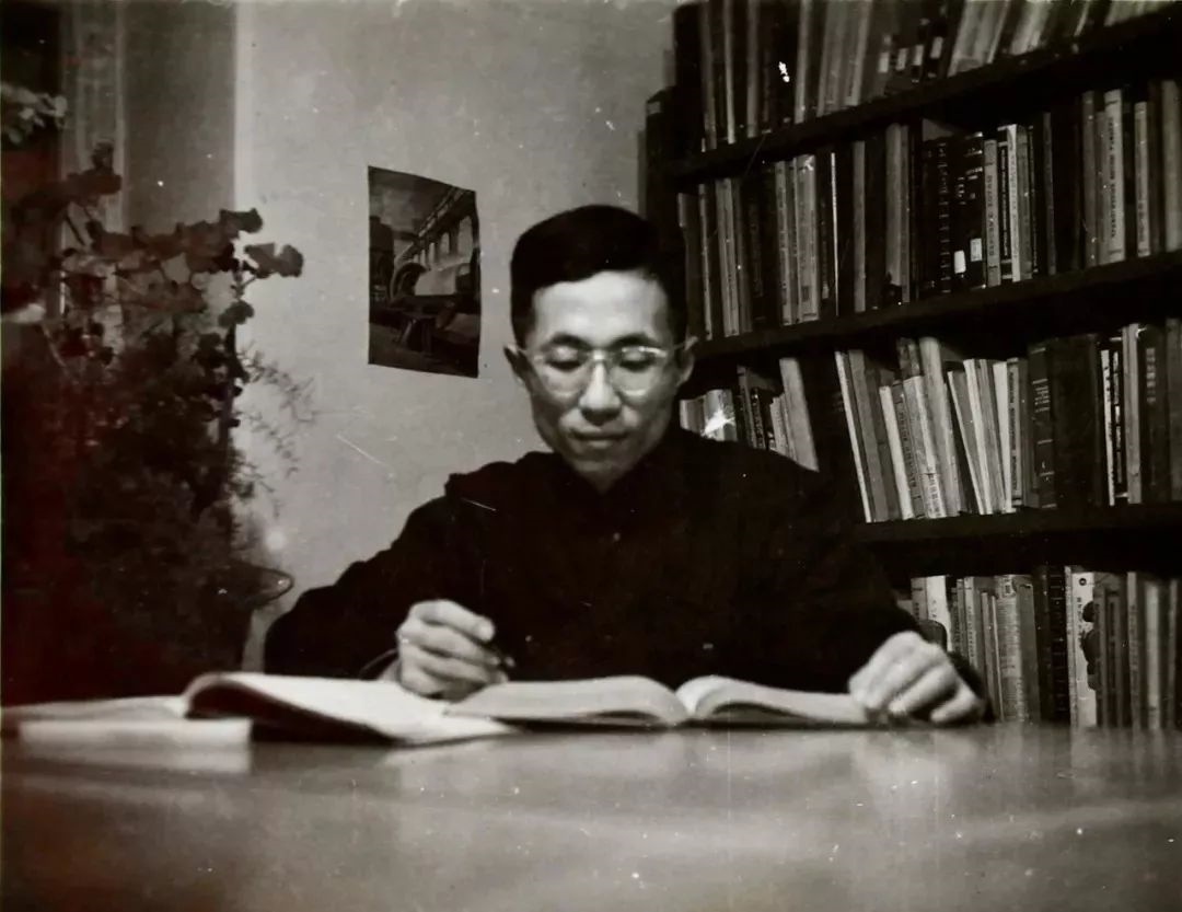 青年時(shí)期的秦裕琨。哈爾濱工業(yè)大學(xué)供圖