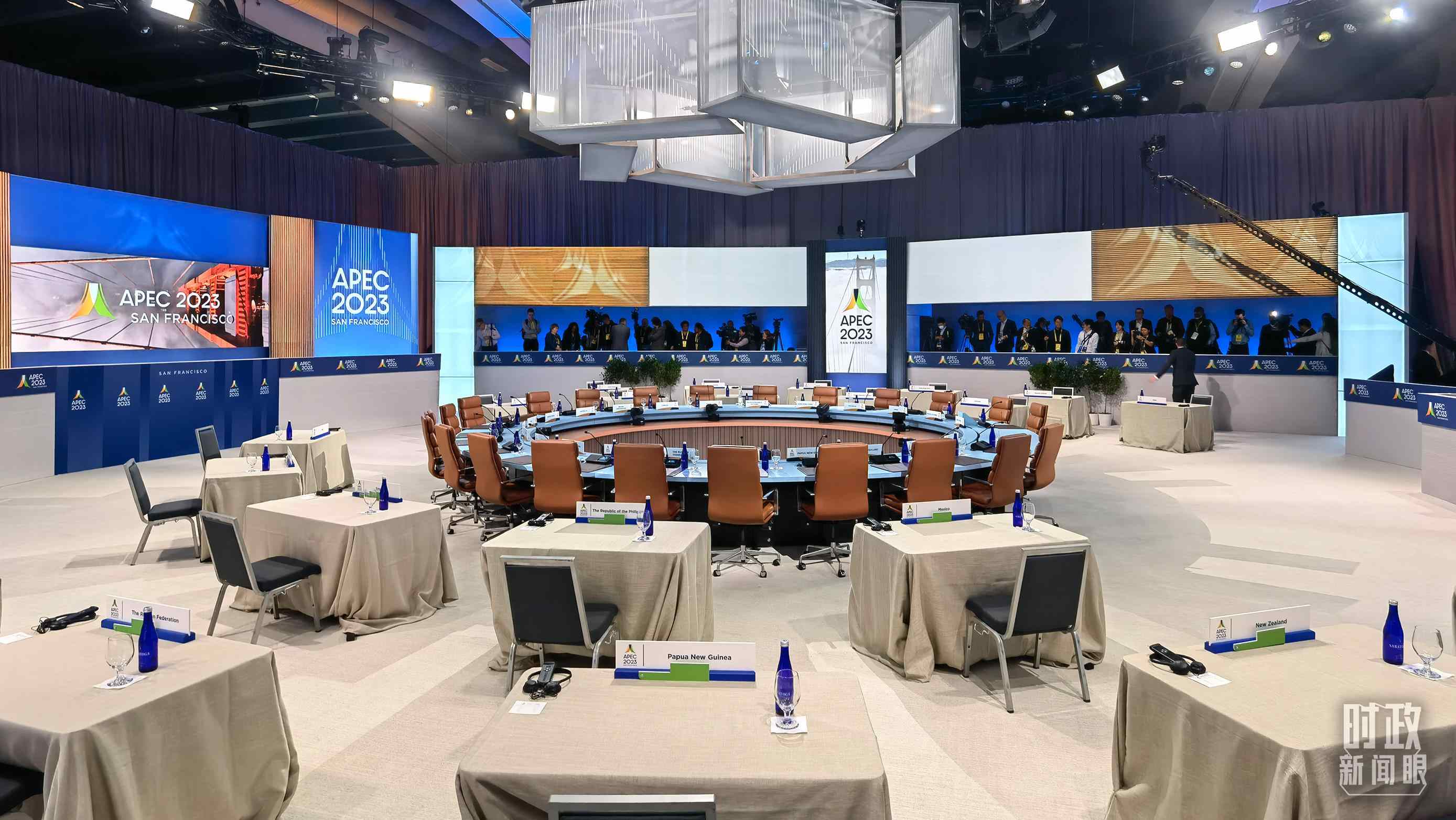 APEC第30次領(lǐng)導(dǎo)人非正式會(huì)議開始前的會(huì)場(chǎng)。（總臺(tái)央視記者石丞拍攝）