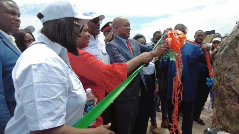 嘉賓為學(xué)校剪彩。主辦方供圖