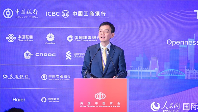 1. 英國中國商會會長、中國銀行倫敦分行行長方文建 致歡迎辭。郭錦標攝_副本