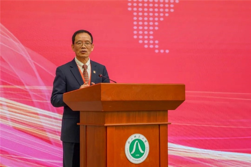 國(guó)務(wù)院學(xué)位委員會(huì)區(qū)域國(guó)別學(xué)學(xué)科評(píng)議組秘書長(zhǎng)、浙江師范大學(xué)非洲研究院（非洲區(qū)域國(guó)別學(xué)院）院長(zhǎng)劉鴻武致辭。主辦方供圖