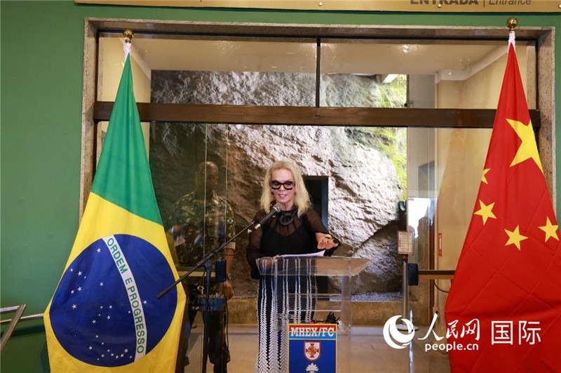 山河文化促進(jìn)中心執(zhí)行總裁瑪西婭·梅爾基奧爾在攝影展開幕式上致辭。 人民網(wǎng)記者 陳海琪攝