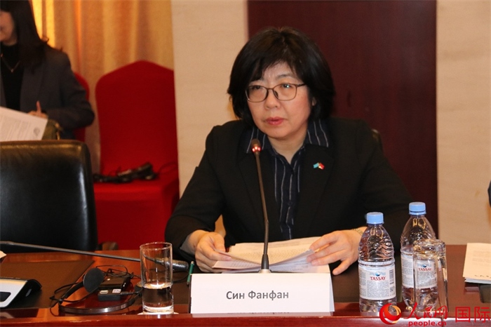 中國駐哈薩克斯坦大使館公使銜參贊邢芳芳致辭。人民網(wǎng)記者 李強攝