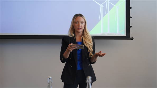 南非駐亞洲和金磚國(guó)家無任所大使蘇克拉爾代表吉娜·布朗發(fā)言。 人民網(wǎng) 張茜攝