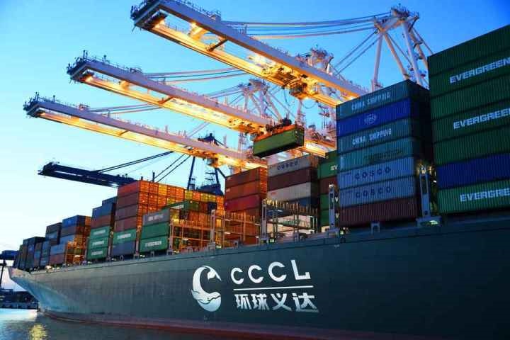 義烏商城集團(tuán)打造的國(guó)際物流平臺(tái)“環(huán)球義達(dá)”，為外貿(mào)企業(yè)提供各類物流資源信息。義烏市委宣傳部供圖