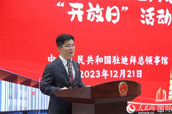 中國(guó)駐迪拜總領(lǐng)事李旭航致辭。人民網(wǎng)記者任皓宇攝