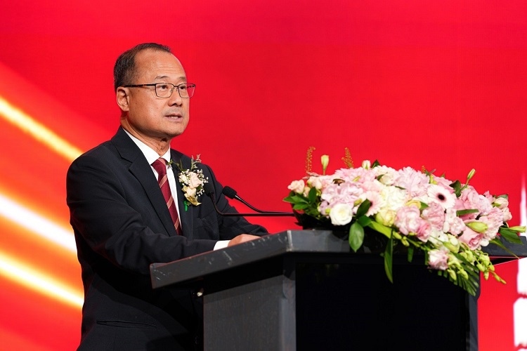 第十四屆全國(guó)政協(xié)常委、香港中華總商會(huì)會(huì)長(zhǎng)蔡冠深致辭。阿聯(lián)酋中華工商總會(huì)供圖