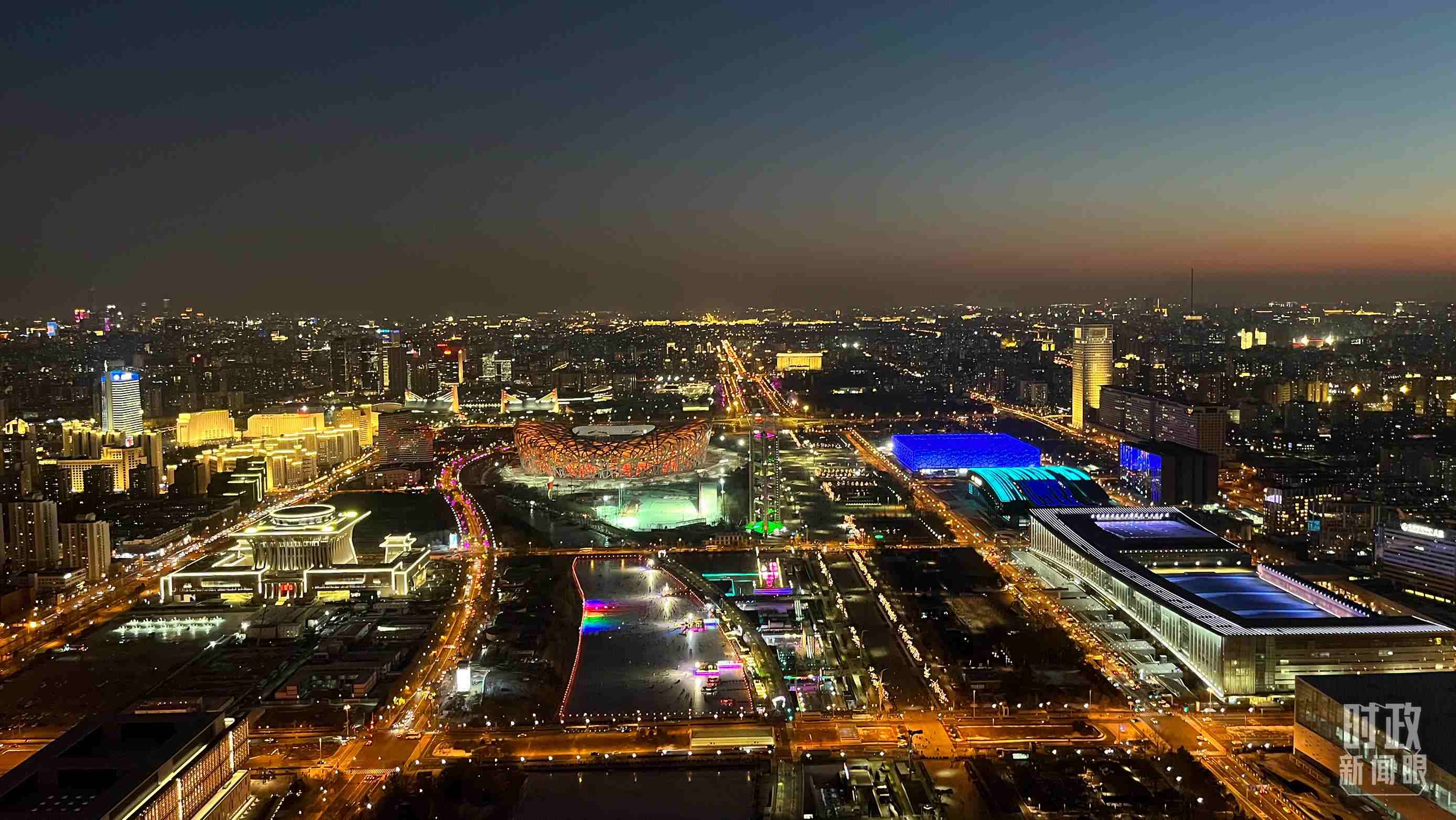 △2023年12月31日，從北京奧林匹克塔俯拍北京城區(qū)。（總臺央視記者金雨秋拍攝）