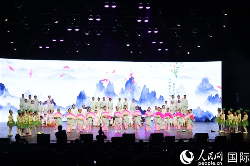 《四季詩韻》童聲詩朗誦表演。人民網(wǎng)記者 任皓宇攝