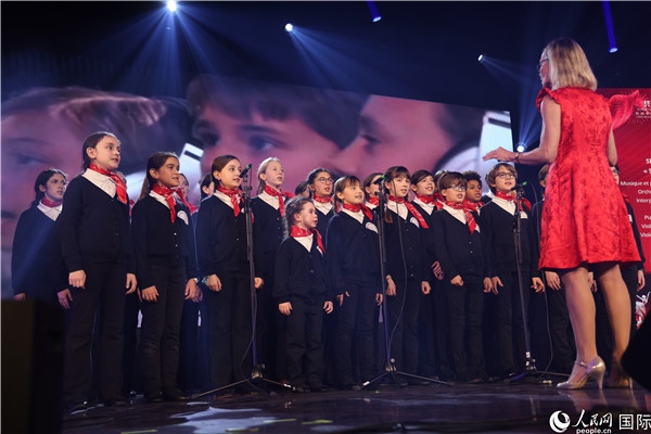 法國寶麗聲童聲合唱團演唱《假如我去中國》。人民網記者 尚凱元攝