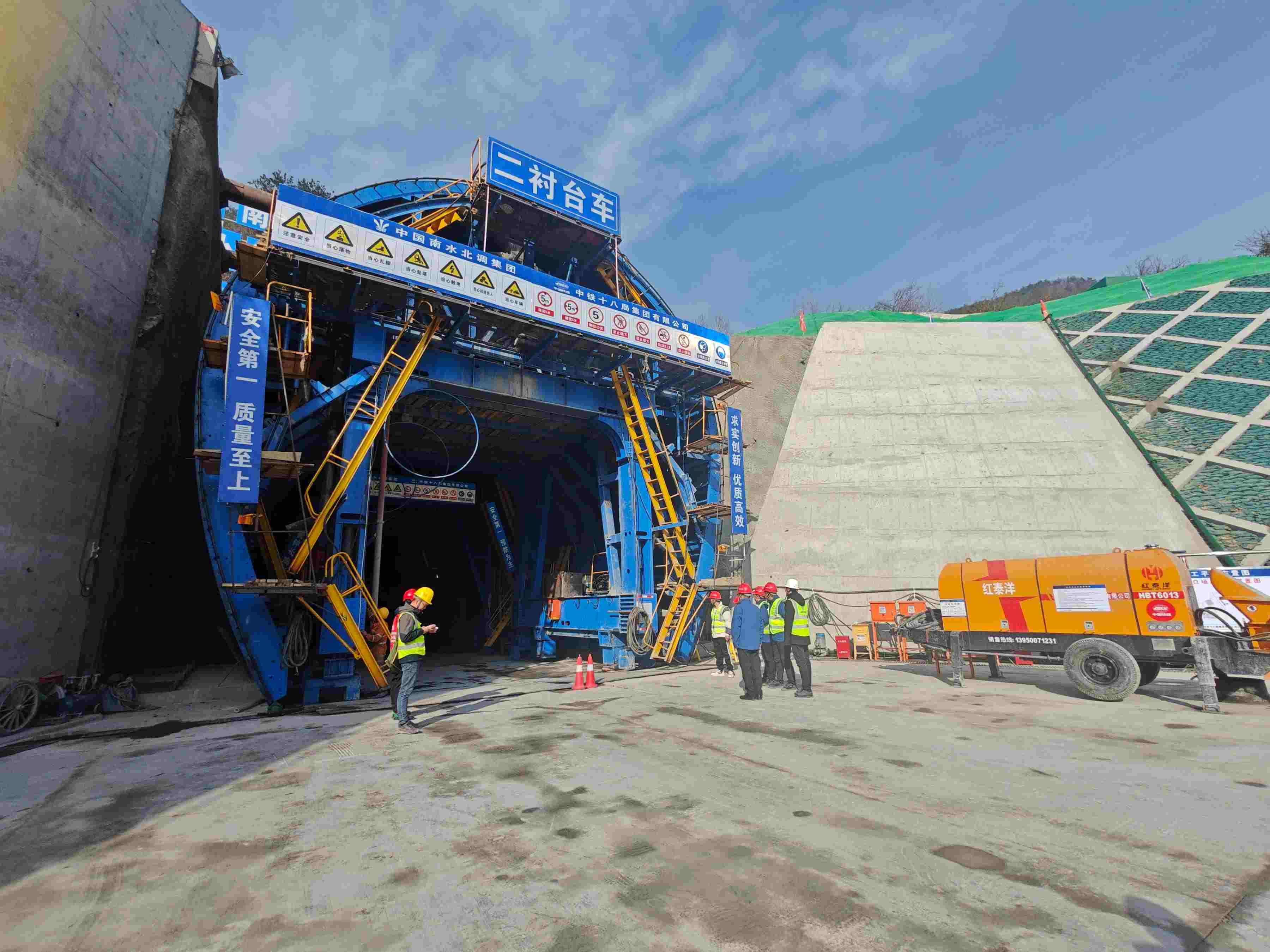 湖北省襄陽市?？悼h馬良鎮(zhèn)的引江補漢工程輸水隧洞8號平洞施工現場。受訪者供圖