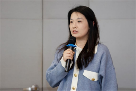 人民在線產(chǎn)品研發(fā)部主任、人民版權(quán)負(fù)責(zé)人劉曉曈發(fā)言