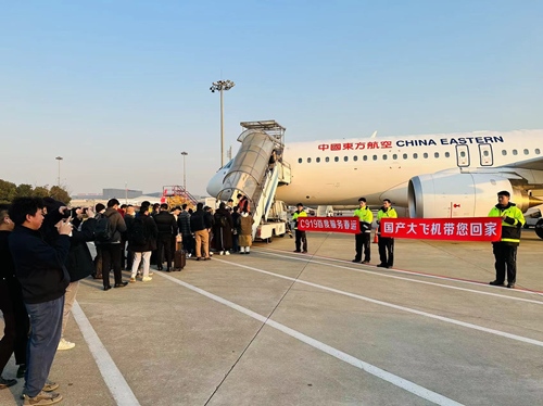 2024春運(yùn)第一天，東航4架C919大飛機(jī)全部投入商業(yè)運(yùn)營。東航供圖