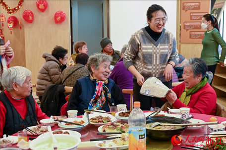 活動準(zhǔn)備了抽獎環(huán)節(jié)。人民網(wǎng)記者 葉賓得攝