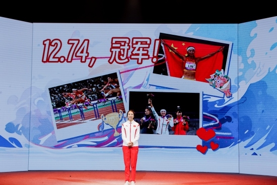 “何以中國(guó)·向海泉州”網(wǎng)絡(luò)主題活動(dòng)現(xiàn)場(chǎng)，林雨薇講述奪冠經(jīng)歷。泉州廣播電視臺(tái)供圖