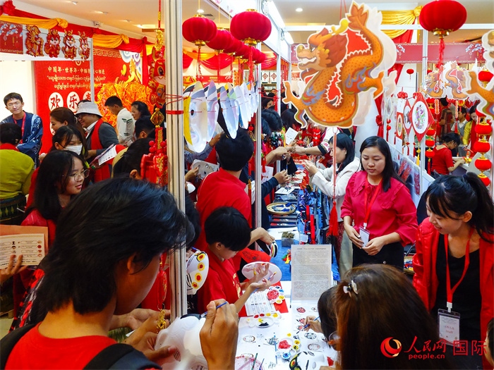 活動(dòng)現(xiàn)場(chǎng)氣氛熱烈。人民網(wǎng)記者 謝佳君攝