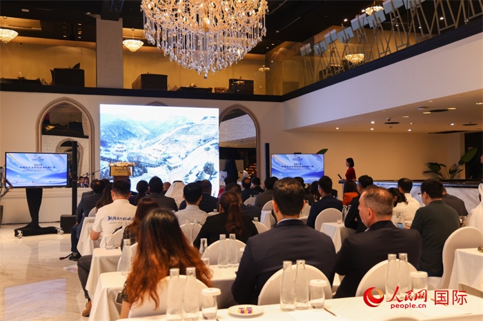 2日，“你好！中國(guó)”——2024中國(guó)北方冰雪旅游海外推廣季阿聯(lián)酋專(zhuān)場(chǎng)活動(dòng)在阿聯(lián)酋迪拜舉行。人民網(wǎng)記者任皓宇攝