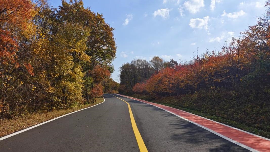 九臺區(qū)圍繞紅色文化、冰雪資源、特色民宿，進一步完善道路功能。九臺區(qū)委宣傳部供圖