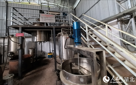 壩漆工業(yè)化量產(chǎn)設(shè)備。人民網(wǎng)記者 周雯攝