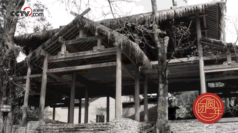 △ 云南省騰沖市清水鄉(xiāng)三家村的司莫拉佤族村曾經(jīng)是貧困村，隨著國(guó)家脫貧攻堅(jiān)、鄉(xiāng)村振興的推進(jìn)，這個(gè)小村寨舊貌換新顏，變成了名副其實(shí)的美麗鄉(xiāng)村。