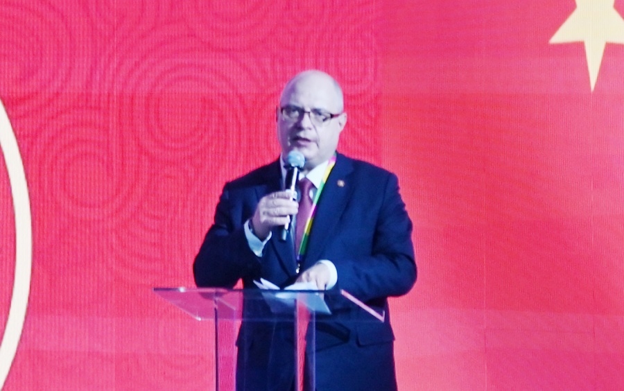 俄羅斯國家杜馬資產(chǎn)、土地和財(cái)產(chǎn)關(guān)系委員會主席兼俄中議員友好小組主席加夫里洛夫致辭。主辦方供圖 