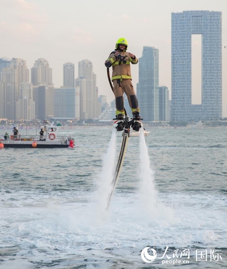 水上消防員。人民網 塔里克·易卜拉欣攝