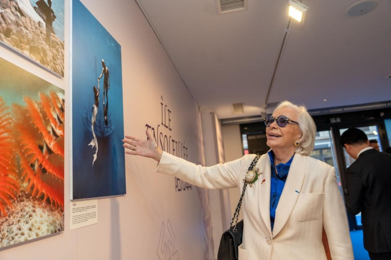 世界旅游組織特別顧問瑪麗-皮埃爾·布歇-奧利耶觀看活動現(xiàn)場圖片展覽?；顒又鬓k方供圖