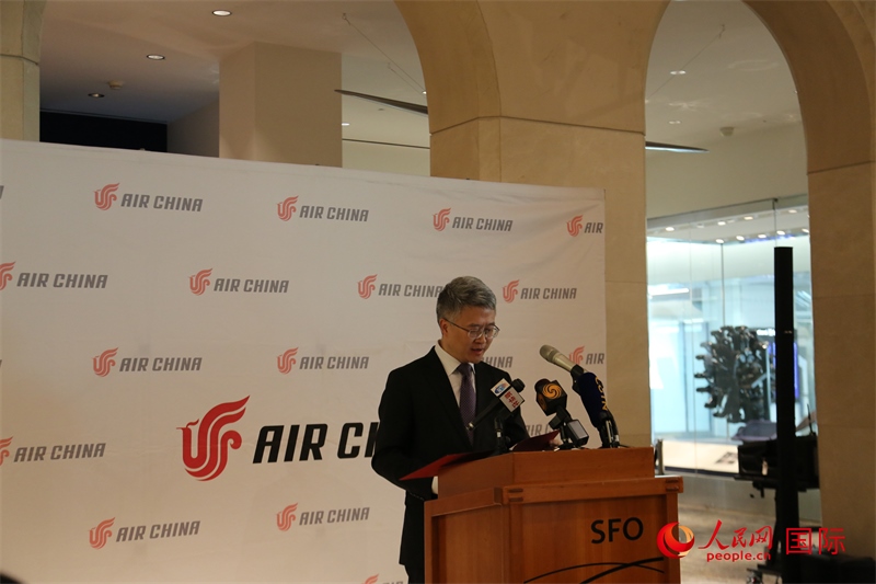 國(guó)航北美地區(qū)總部總經(jīng)理彭雷發(fā)表致辭。人民網(wǎng)記者 鄧圩攝
