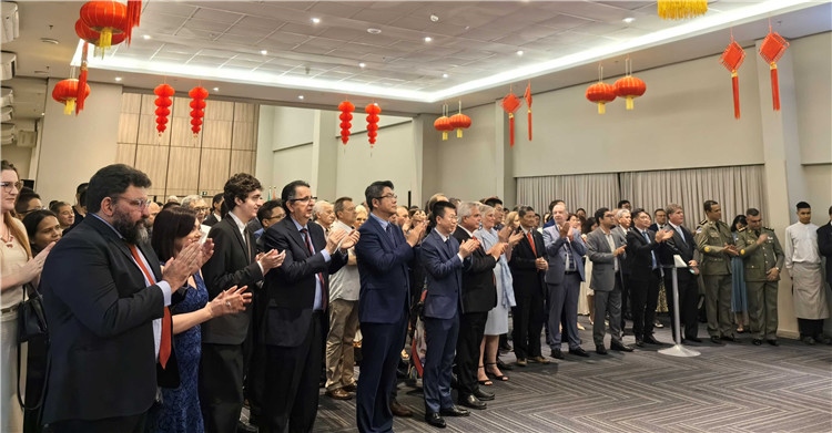 當(dāng)?shù)貢r間3月27日，中國駐累西腓新任總領(lǐng)事蘭和平舉行到任招待會。圖為招待會現(xiàn)場。中國駐累西腓總領(lǐng)事館供圖