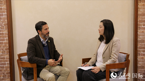 阿根廷布宜諾斯艾利斯大學(xué)阿根廷—中國(guó)研究中心主任、阿根廷知名漢學(xué)家畢嘉宏（Ignacio Villagran）接受人民網(wǎng)記者專(zhuān)訪。人民網(wǎng)記者 周雨攝
