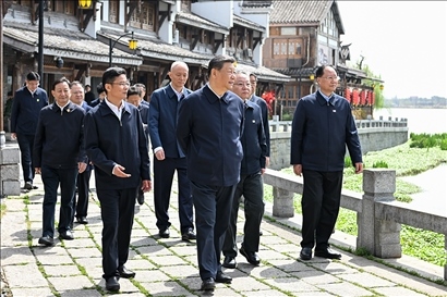 △2024年3月18日至21日，習近平總書記在湖南考察。這是19日上午，總書記在常德河街考察。