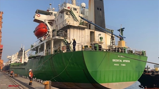 中蘇海運(yùn)直航貨輪靠泊蘇里南碼頭。中國(guó)駐蘇里南大使館供圖