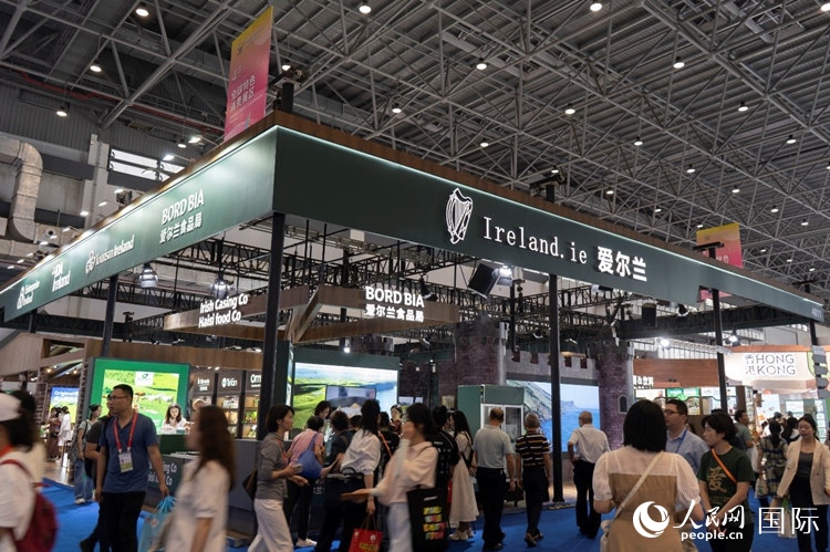 第四屆中國(guó)國(guó)際消費(fèi)品博覽會(huì)愛爾蘭國(guó)家館。人民網(wǎng) 常沙攝