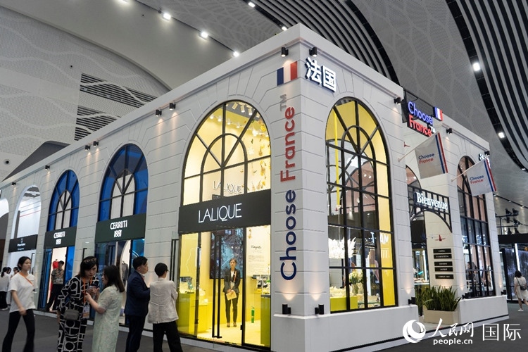 第四屆中國(guó)國(guó)際消費(fèi)品博覽會(huì)法國(guó)國(guó)家館。人民網(wǎng) 常沙攝