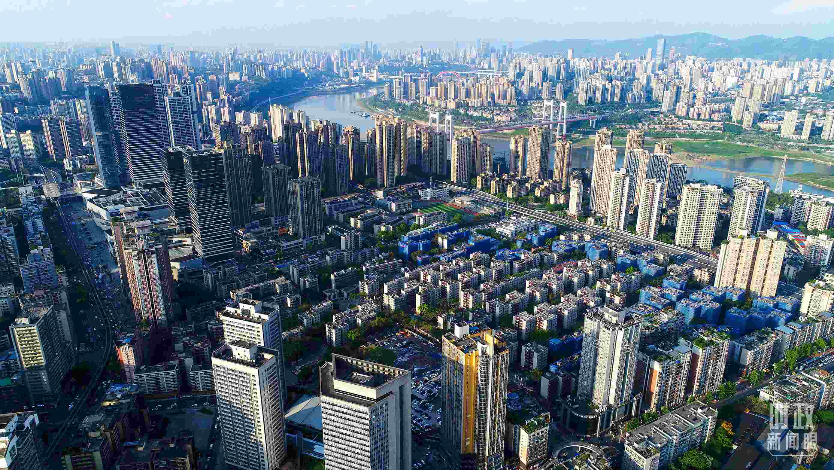 △俯瞰謝家灣街道民主村社區(qū)。（總臺(tái)記者謝鵬拍攝）