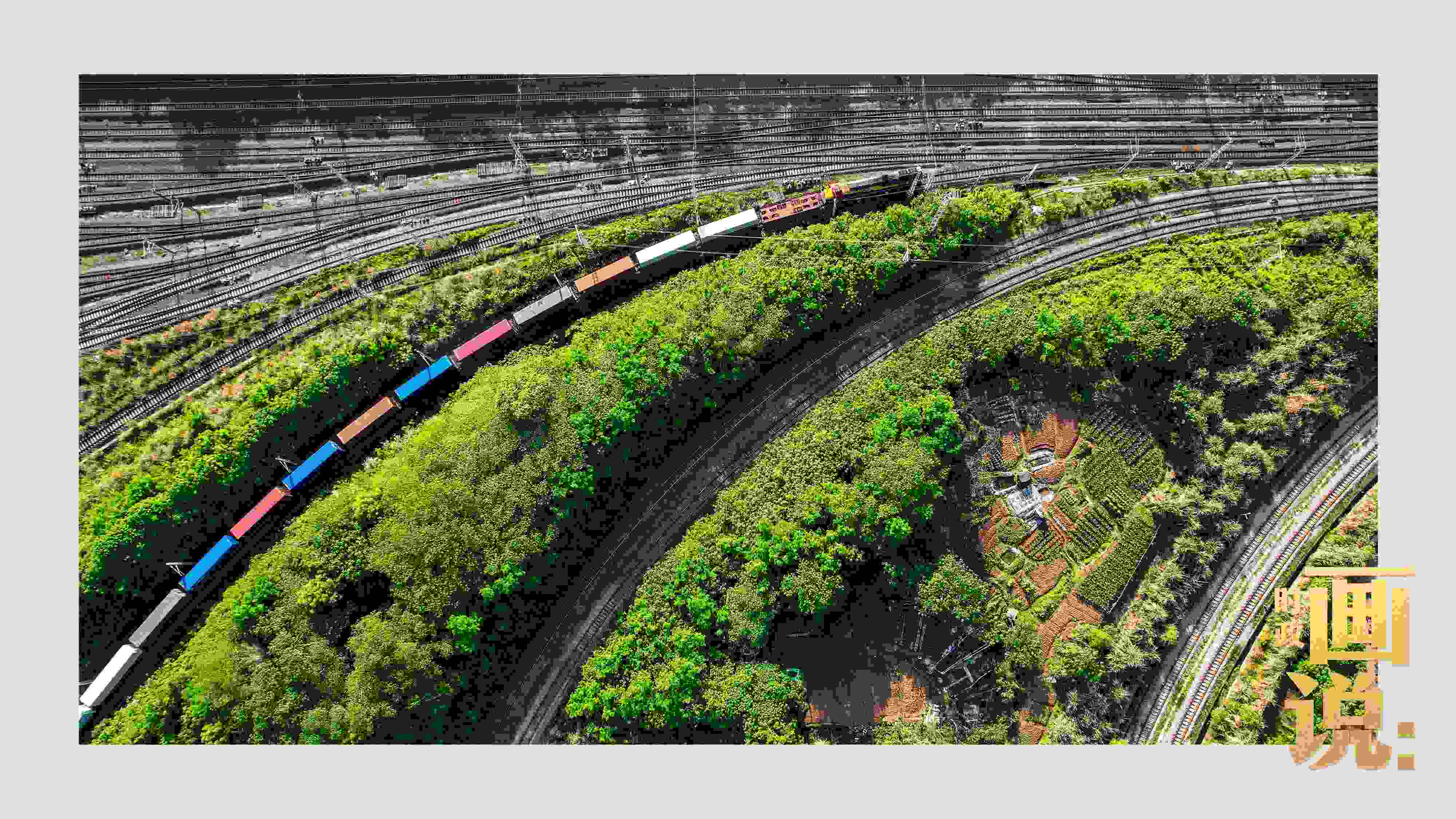 △重慶國(guó)際物流樞紐園區(qū)是中歐班列、西部陸海新通道鐵海聯(lián)運(yùn)班列始發(fā)站。截至2024年3月，園區(qū)累計(jì)開行班列2.28萬(wàn)班，其中，累計(jì)開行西部陸海新通道班列超7200列。