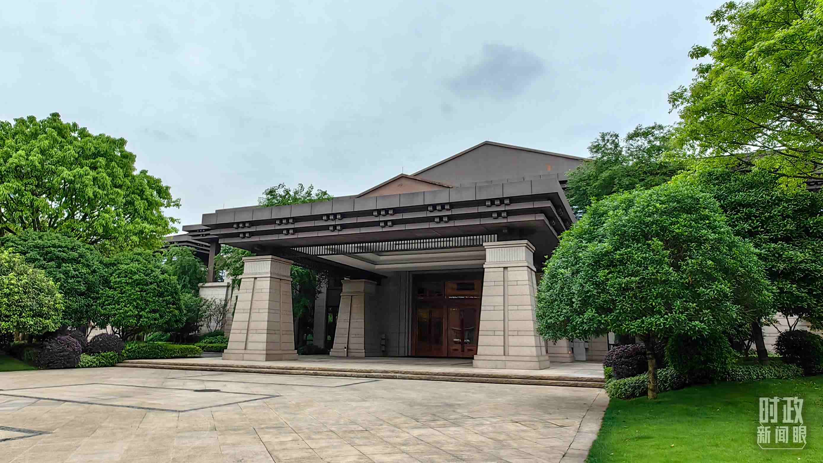 △重慶市渝州賓館，新時(shí)代推動(dòng)西部大開(kāi)發(fā)座談會(huì)在這里召開(kāi)。（總臺(tái)央視記者段德文拍攝）