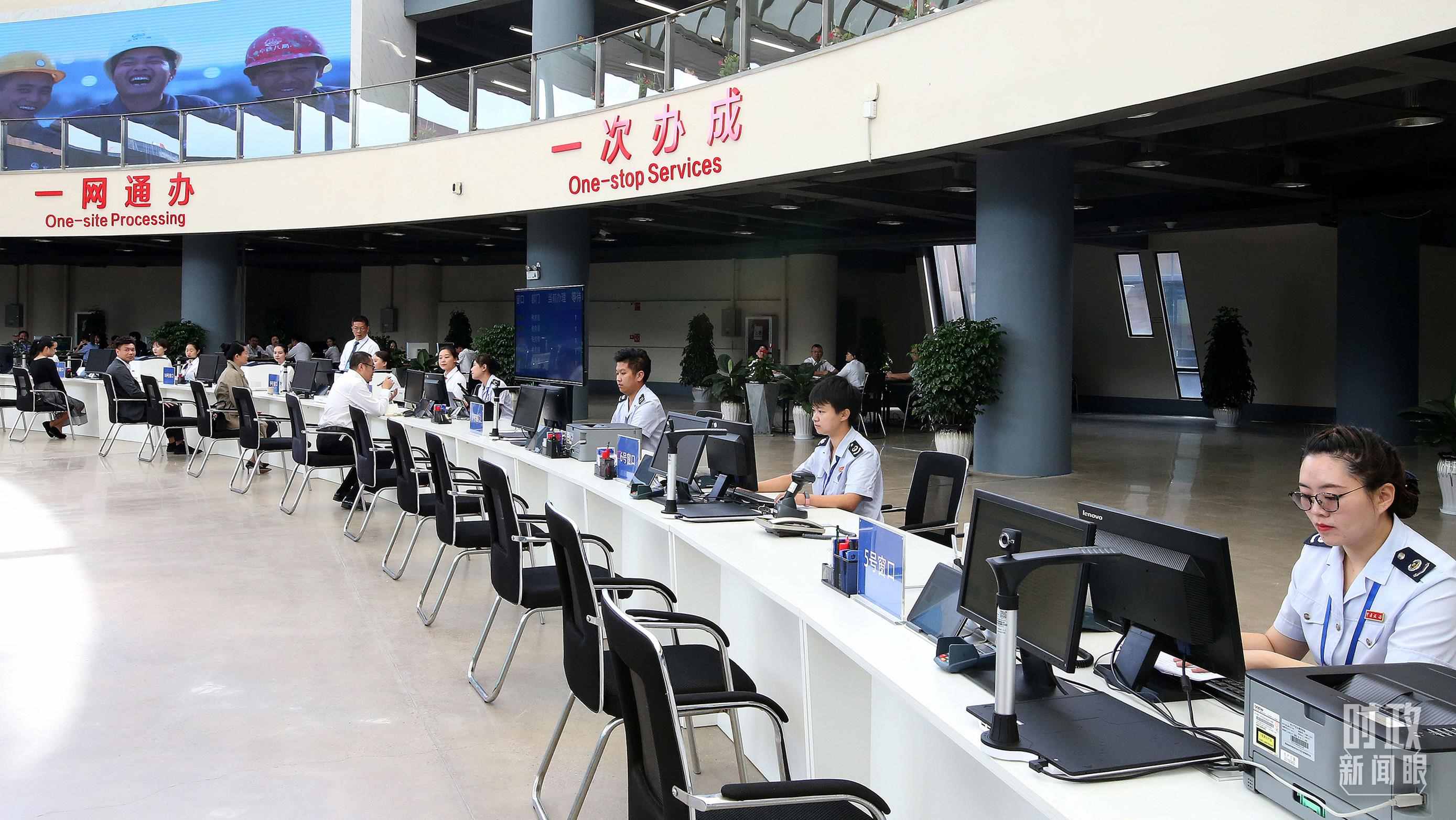 △中國(guó)（云南）自由貿(mào)易試驗(yàn)區(qū)昆明片區(qū)綜合服務(wù)中心。（圖/視覺(jué)中國(guó)）