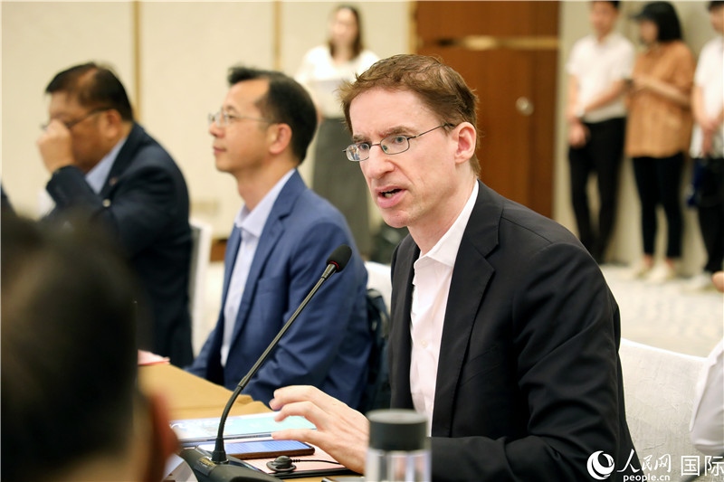 德國駐廣州總領事魯彥在產業(yè)對接會上發(fā)言。人民網記者趙益普攝