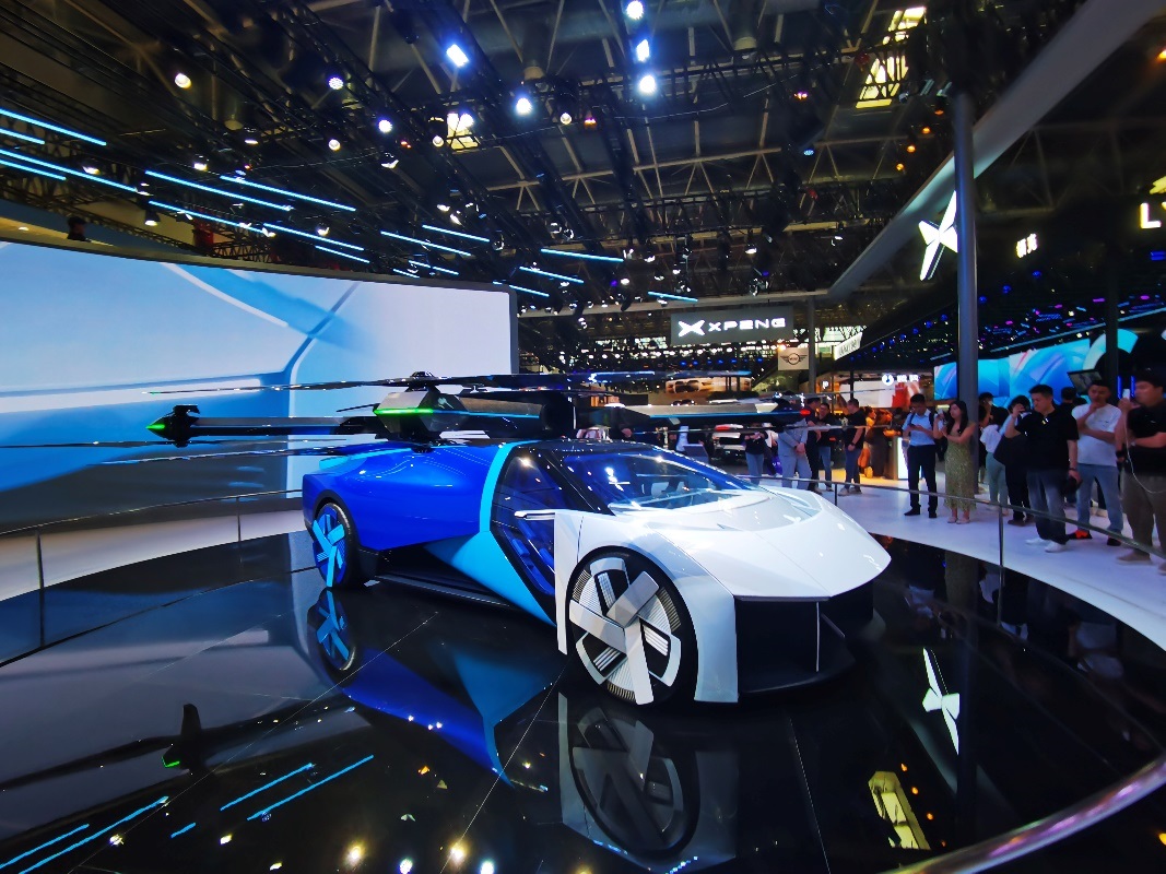 陸空一體式飛行汽車(chē)。人民網(wǎng)記者栗翹楚攝