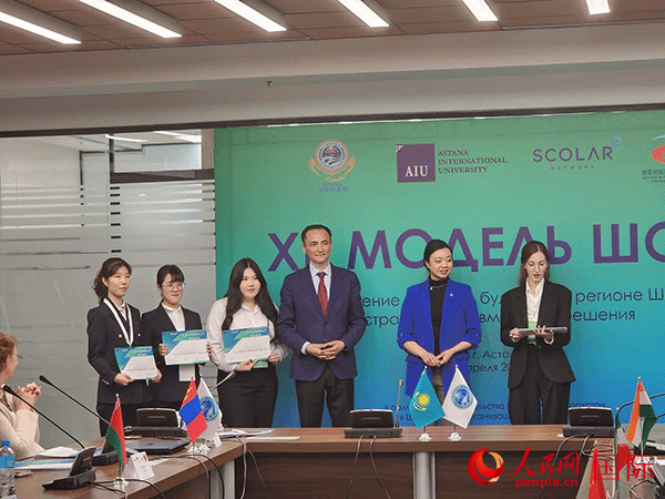 中國代表榮獲“最佳代表”獎。人民網(wǎng)記者 李強攝