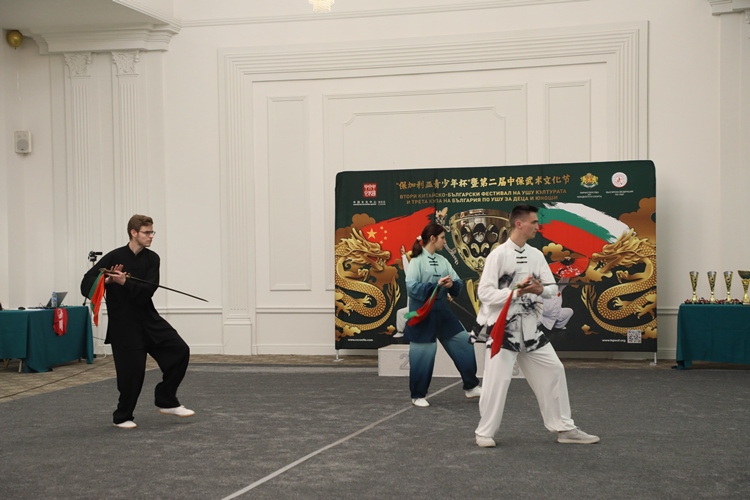 武術(shù)愛好者現(xiàn)場表演。索非亞中國文化中心供圖