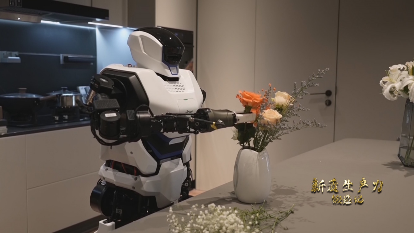 人形機(jī)器人插花。